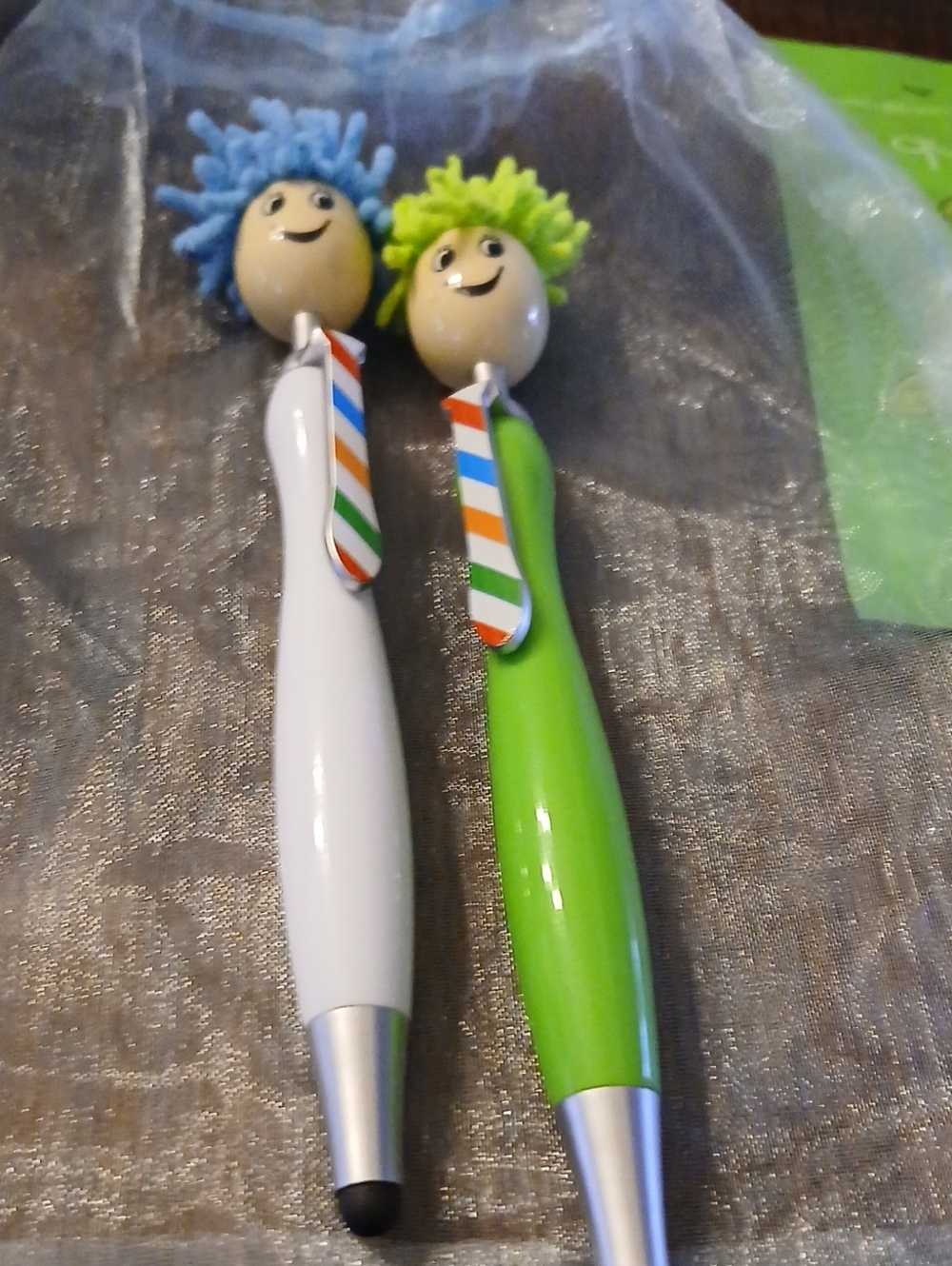 Cute Kids Pens with Smiling Set Of 2 Character Heads - White and Green